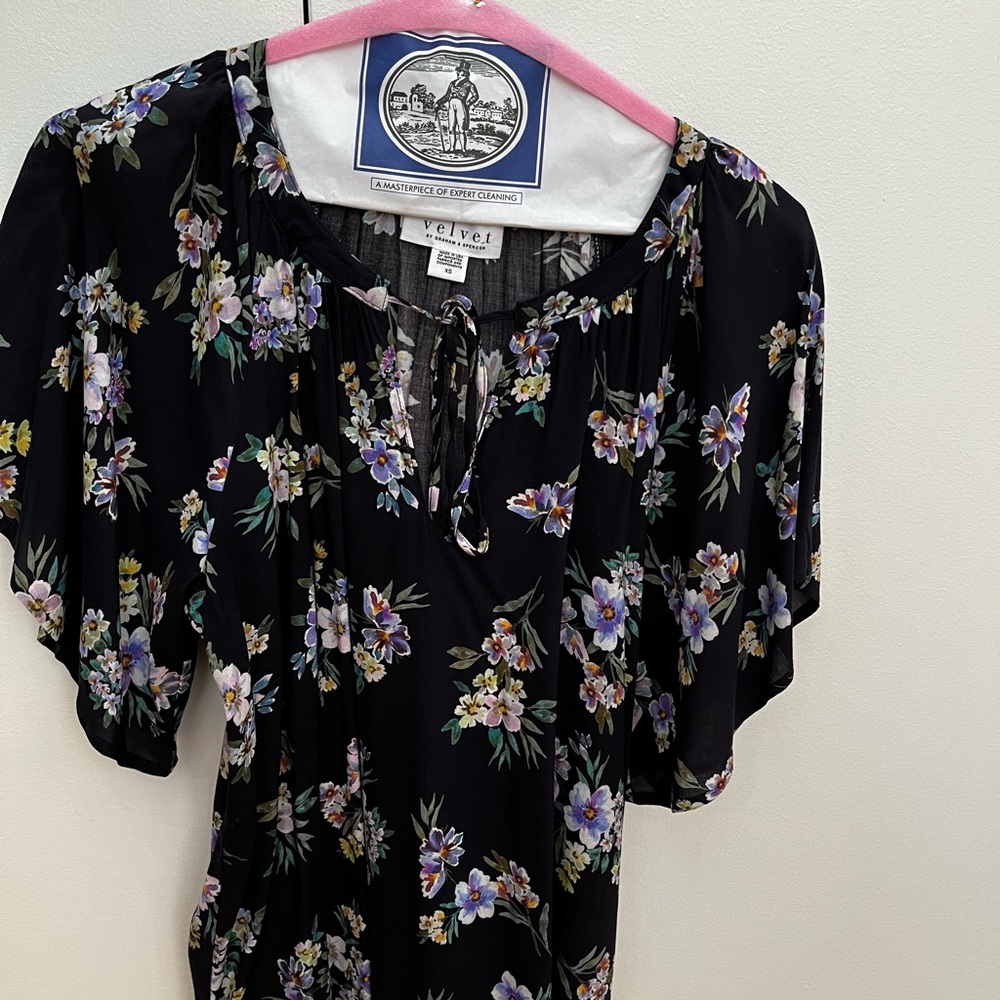 Velvet by Graham and Spencer XS Black Floral Top